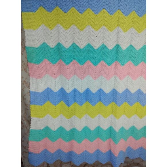 Chevron Multicolored Ripple Afghan Throw Blanket - Picture 4 of 16